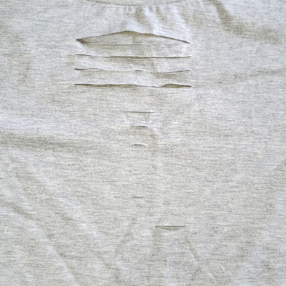 Gray Crop Top Ripped Cutout 😍 - Picture 5 of 6